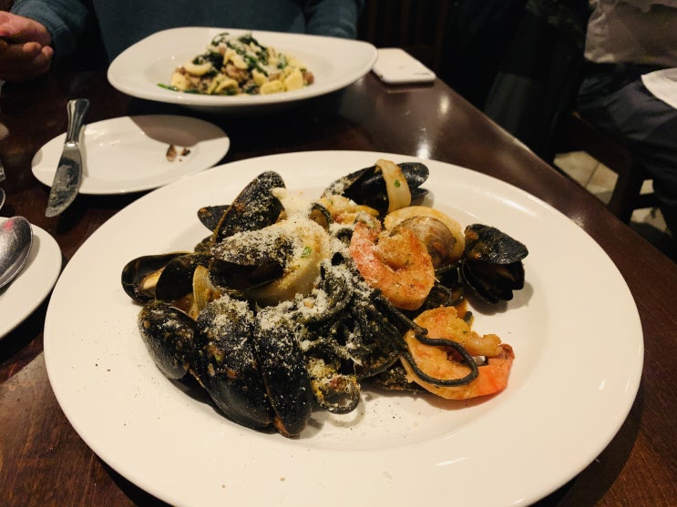  [토론토 맛집] 가볍게 먹기에 좋은 집근처 이태리식당 Mezza Notte Trattoria