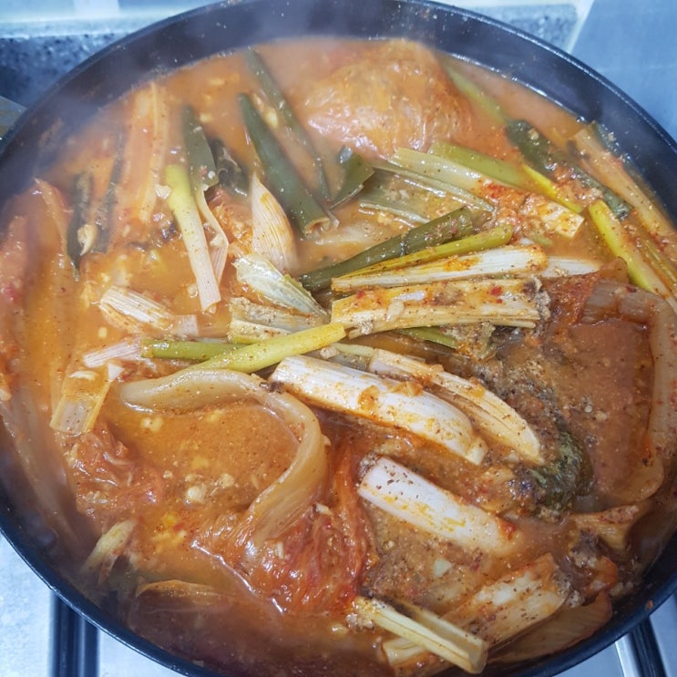  묵은지 감자탕 끓이는 법-냉동고기 빨리 녹이는 팁