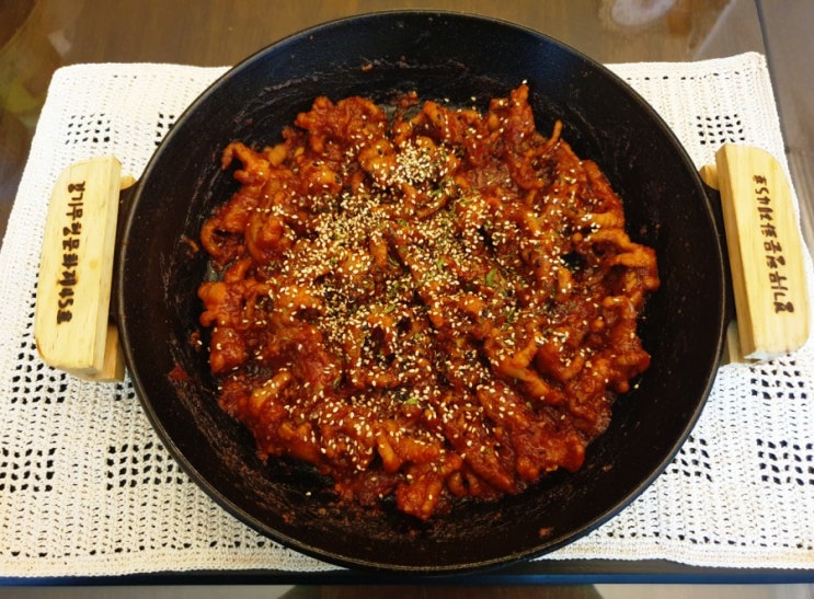  무뼈닭발요리 ~ 아....요즘 고딩들은 못먹는 음식이 없어ㅜㅜ