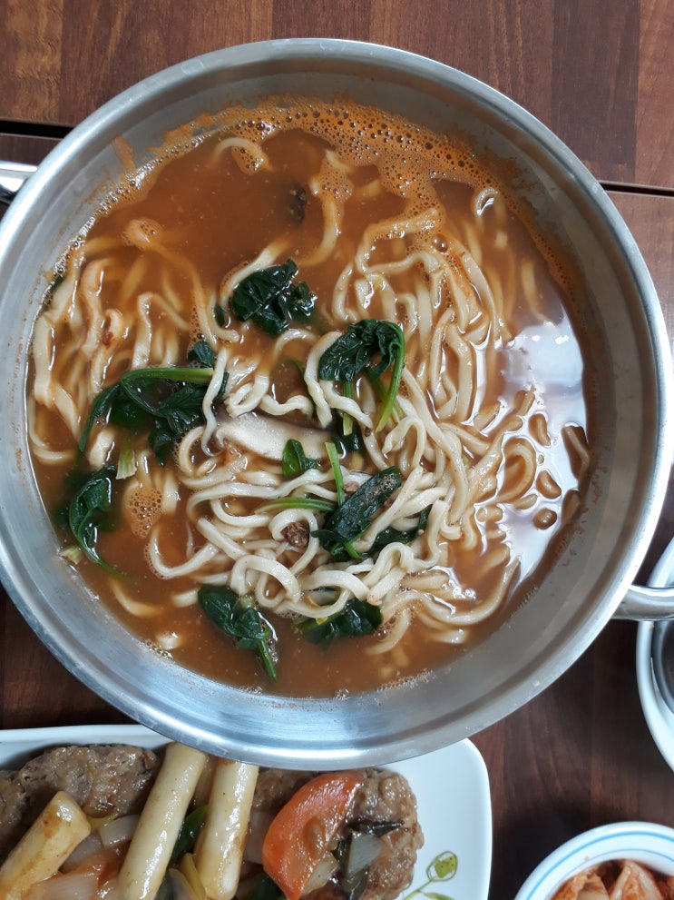 Korean Wheat Chopped Noodle Restaurant with Bean Paste