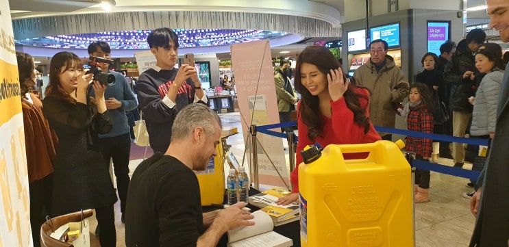  번역가 최소영의 채리티워터, 베스트셀러 선정