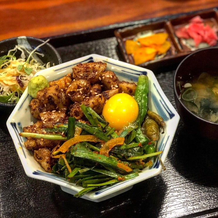  잠실 송리단길 맛집 , 소곱창 덮밥 & 스테키동  "배키욘방"