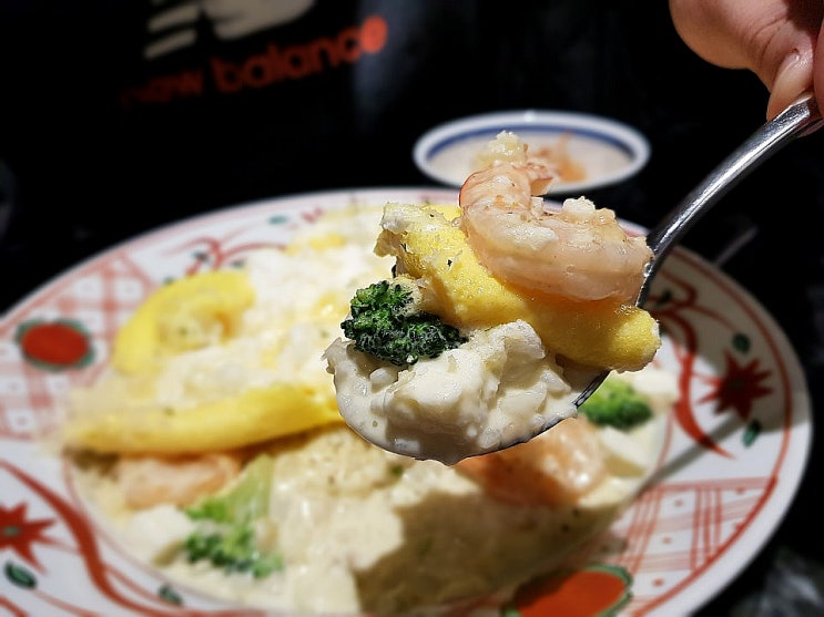  홍대 데이트는 수플레오믈렛이 맛있는 고에몬에서!