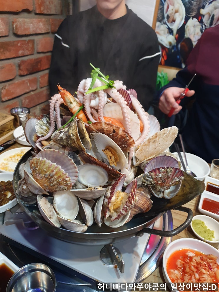  추운 겨울 따뜻하게 모임 가지기 좋은 신림 조개찜 맛집 : 생생조개 (생생정보통 출연 식당)