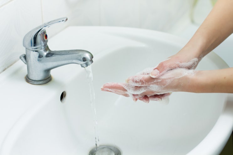 손을 깨끗하게 하는 방법, 손 소독제 vs 비누
