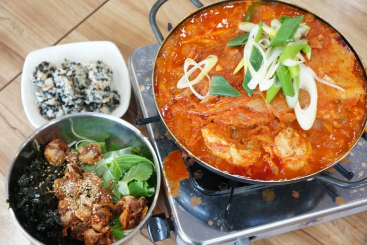  송도닭볶음탕 정정아식당 송도점 묵은지가 진짜였어요