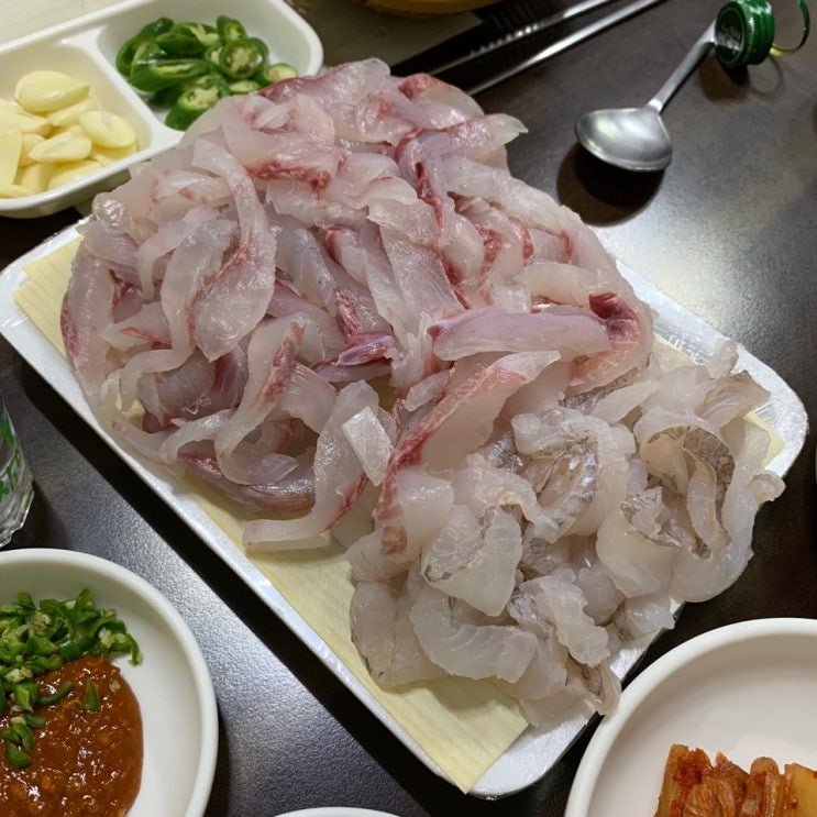  남해전통시장 회센터 맛집 동흥수산 초장집은 시장집으로 강추