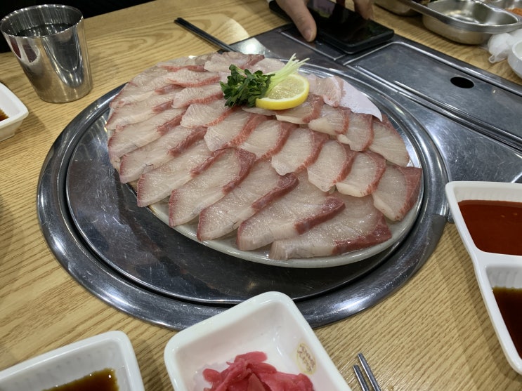 부천역 횟집 해산물집 중에 제일 싸고 맛있는 '어사출또 부천점' 부천역 횟집 해산물집 중에 제일 싸고 맛있는 '어사출또 부천점'