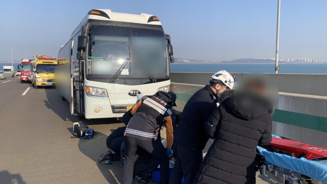 인천대교 달리던 버스기사 의식 잃고 사망 인천대교 달리던 버스기사 의식 잃고 사망