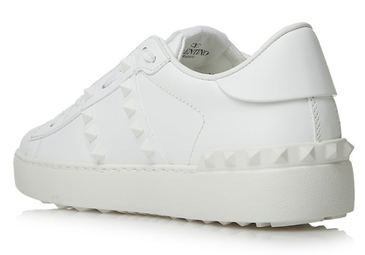  Valentino 락스터드 언타이틀드 스니커즈 SW2S0A01 YEK 0BO