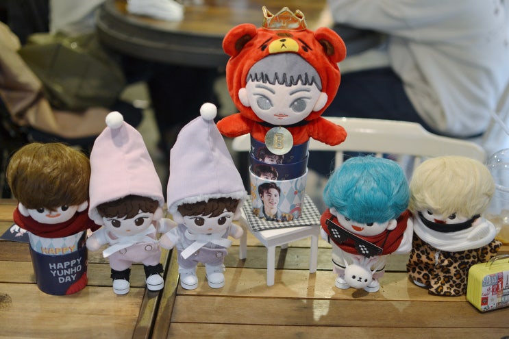 #해피윤호데이 동방신기 정윤호 생일 축하 카페 컵홀더 이벤트 (with 아이돌 인형) #해피윤호데이 동방신기 정윤호 생일 축하 카페 컵홀더 이벤트 (with 아이돌 인형)