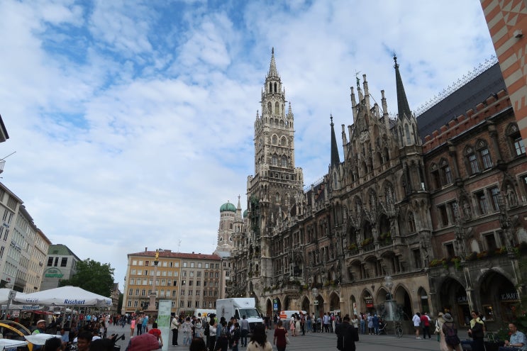  뮌헨 마리엔 광장 Marienplatz, 빅토리아 시장 Viktualienmarkt, 바이스부어스트, 돼지껍질튀김