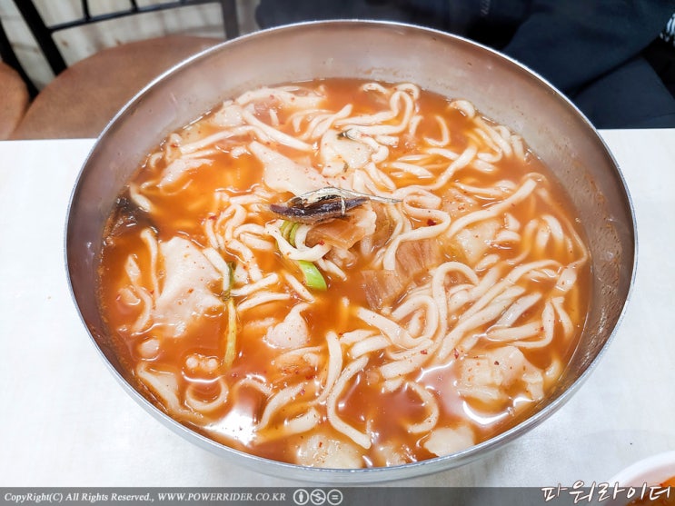  경남 창원 맛집 - 토월성원 맛집 정은식당에서 김치칼국수를 먹고 왔습니다. 토월성원그랜드쇼핑 맛집. 성원주상가 맛집
