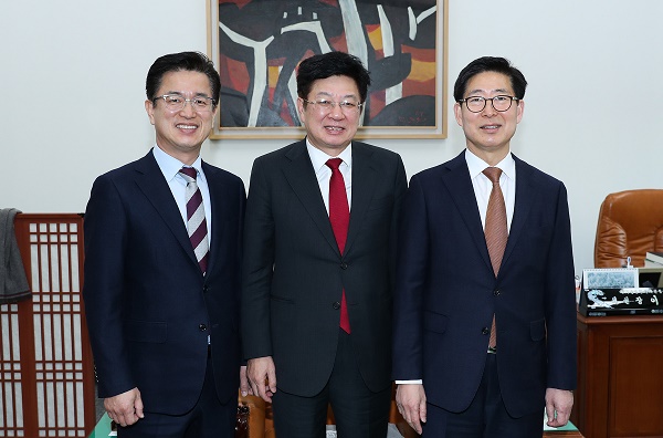 <b>허태정</b> 대전시장, <b>국회 방문</b> 균특법 통과 요청