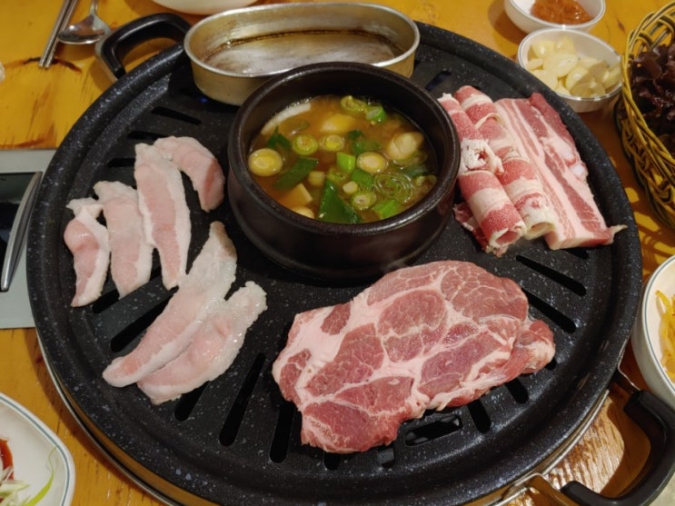 용두동 고기 무한리필/용두동 삼겹살 무한리필 고기집. 엉터리생고기 용두점 용두동 고기 무한리필/용두동 삼겹살 무한리필 고기집. 엉터리생고기 용두점