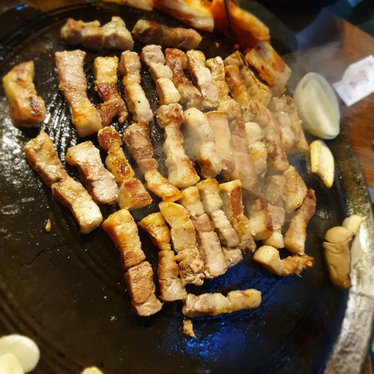 [삼겹살]홍대 삼겹살 맛집 구울 고 볶음밥 존맛 냠냠냠~!!