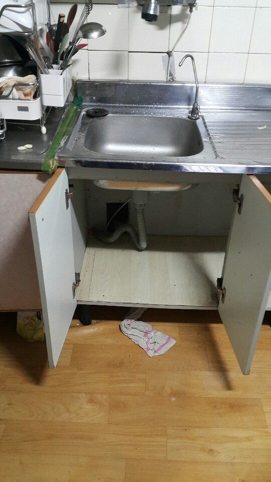 양천구 신월동 누수탐지 / 노원구 상계동 공사 오피스텔 원룸 고시텔 화장실 앞 데코 타일 바닥 검사 탐사 24시 전문 업체 현관 신발장으로 물 스며나오는 온수 수도 배관 수리 해결