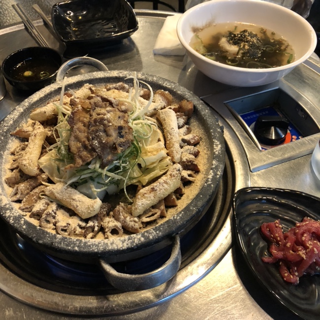  [홍대]분석 마지막날!!홍대여행 천사곱창/도토리숲/땡스네이쳐(양카페️)