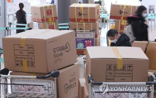 한국에서 중국으로 마스크 대량반출 어려워지자 '통관대행 '성행 한국에서 중국으로 마스크 대량반출 어려워지자 '통관대행 '성행