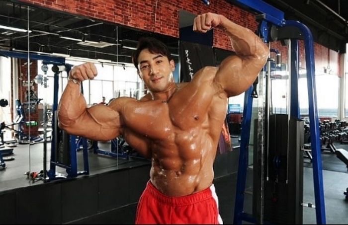  [ 쿠쿠정보통] 스테로이드제 약물 사용 결국 인정한 '비내추럴 징맨' 황철순
