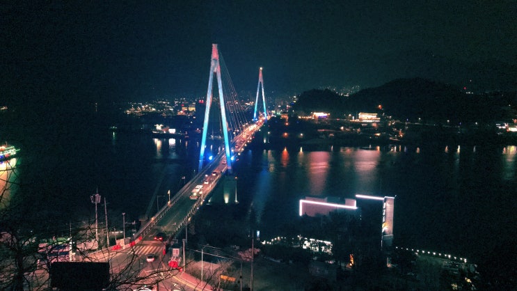  돌산대교 빛나는 낭만의 여수 밤바다 : 돌산공원