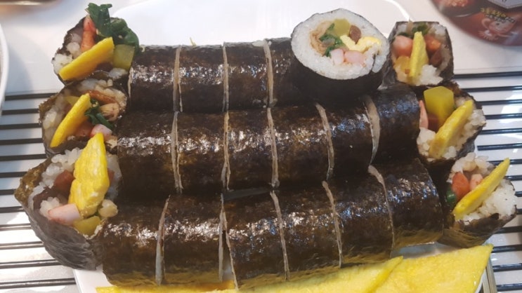 속 재료 푸짐한 집 김밥 싸먹기 / 당근 김밥 / 시금치 김밥 / 유부 초밥 / 단초물 김밥 / 휴일 집에서 만든 김밥이 최고 / 주말 밥상