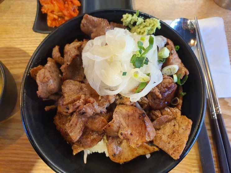  덮밥이 맛있는 집 홍대개미를 아시나요?
