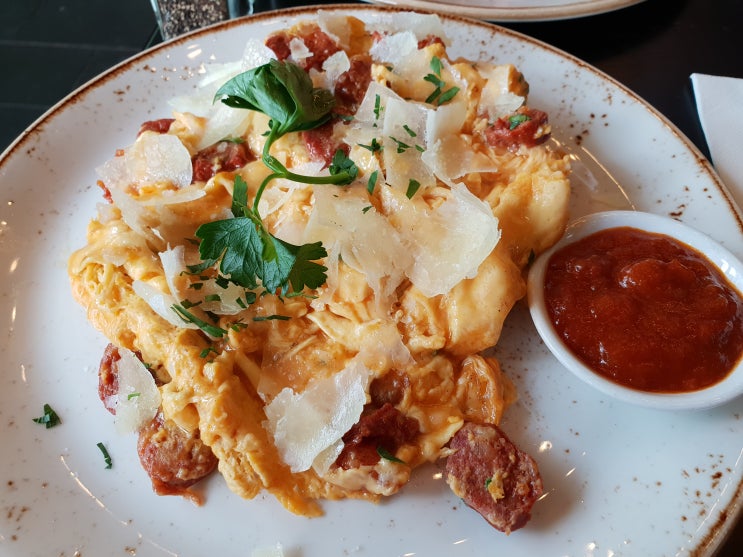  호주 멜버른 브런치 카페 야외에서 즐기는 breakfast