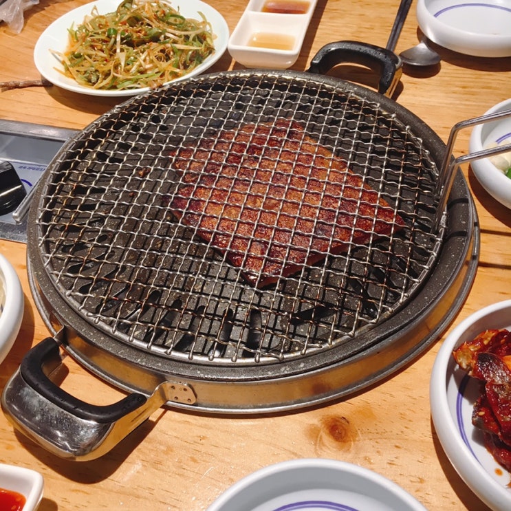  광안리 초필살돼지구이에서 껍데기랑 뒷고기 먹어봤어요