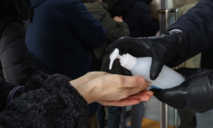온정 줄잇고 적극대응ᆢ돋보이는시민의식 감염병 확산에도 온정 줄잇고 적극대응ᆢ돋보이는시민의식 감염병 확산에도