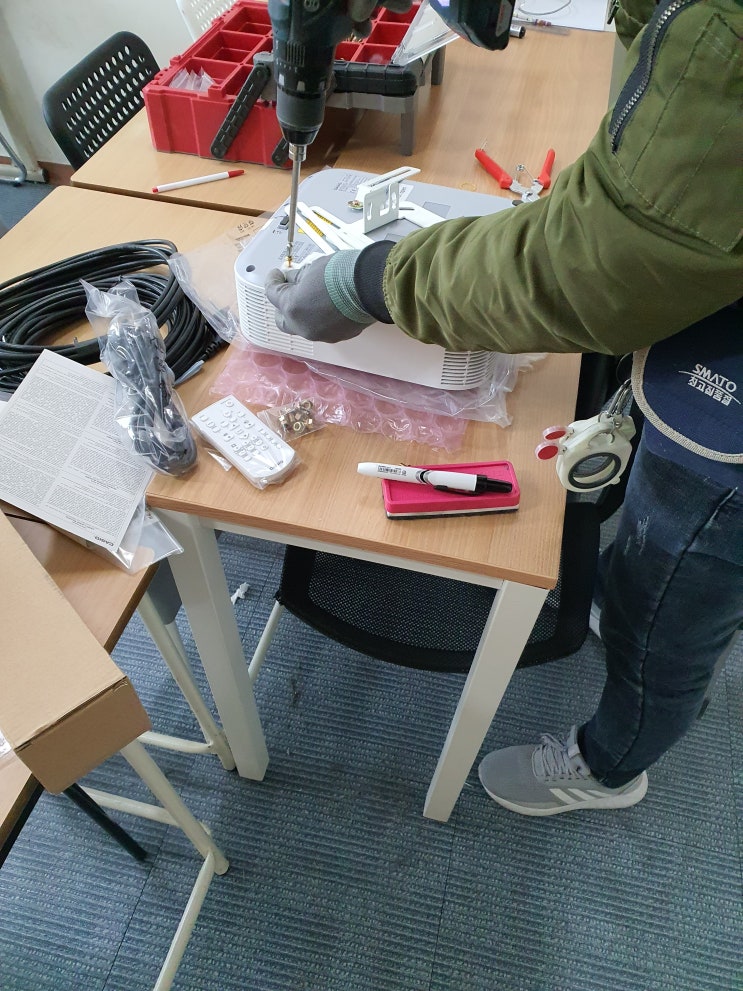 학원, 학교 교육용 빔프로젝터 레이저프로젝터 설치 특화 모델  XJ-F101W