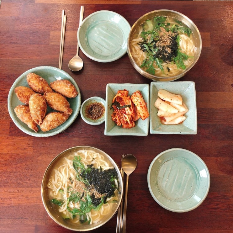 청주 용암동에서 칼국수랑 튀김만두 먹었어요. From.밀꽃 국수정원
