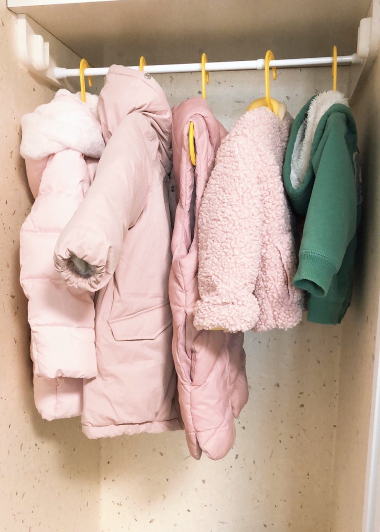  아이 옷장 정리 압축봉으로 자투리공간 활용하기