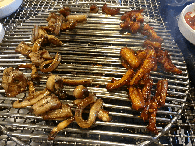  [대전 송촌동 맛집] 황소집 싱싱하고 쫄깃한 꼼장어, 불향가득 목살 추천!