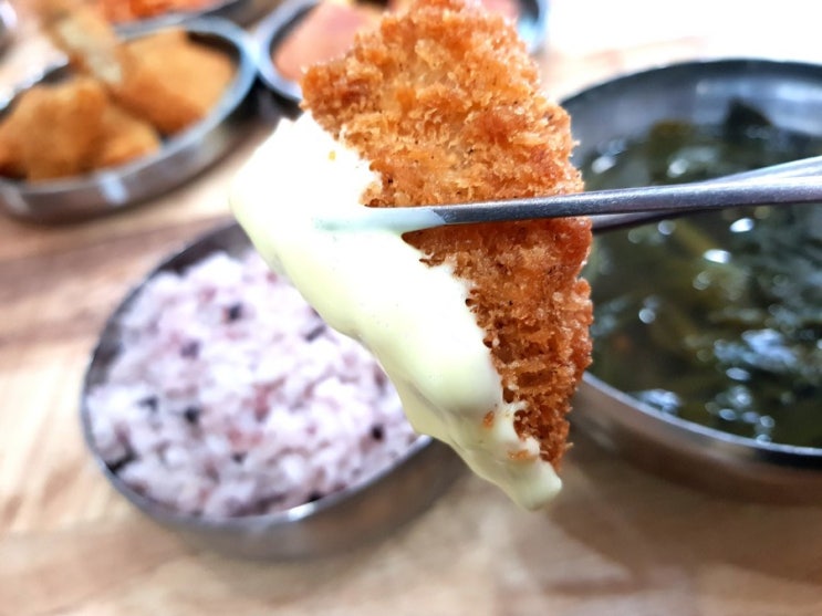  어제 먹었던 제육볶음 백반이 맛있어 오늘도 해바라기 식당에 방문했어요