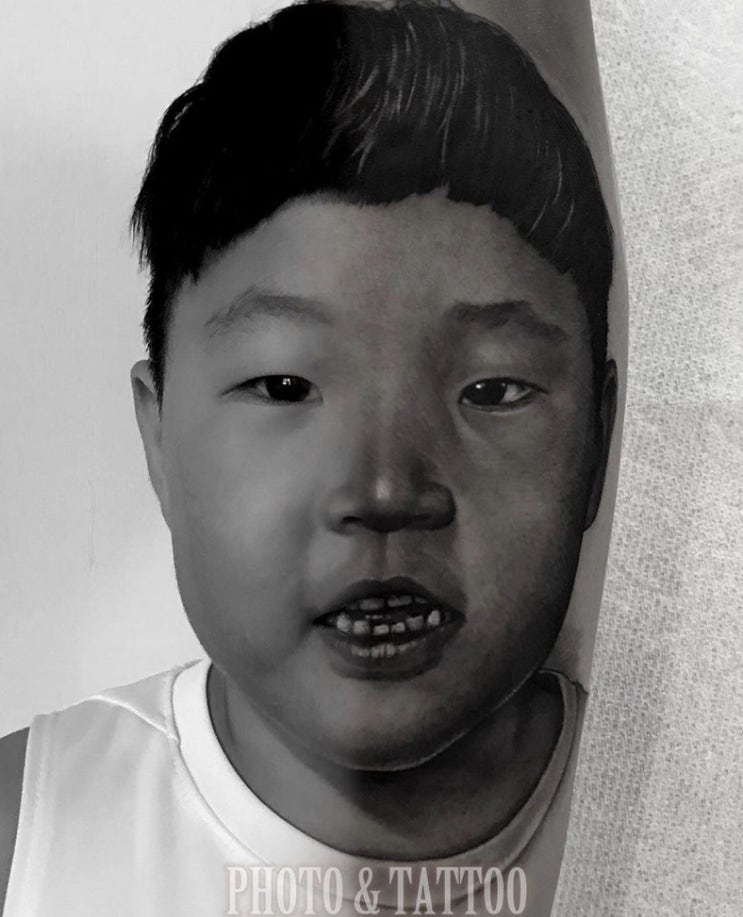  [ 의정부타투 화담 ] 블랙앤그레이 아들얼굴타투 초상화타투