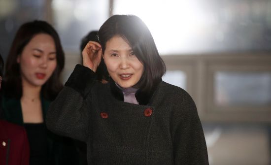 최영미 시인 “위선에 진보·보수 따로 있나…이 단순무식한 사람들” 최영미 시인 “위선에 진보·보수 따로 있나…이 단순무식한 사람들”