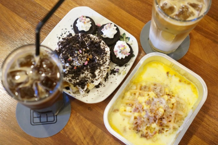  배곧 카페 특별한 와플과 향깊은 커피의 만남 검은순수
