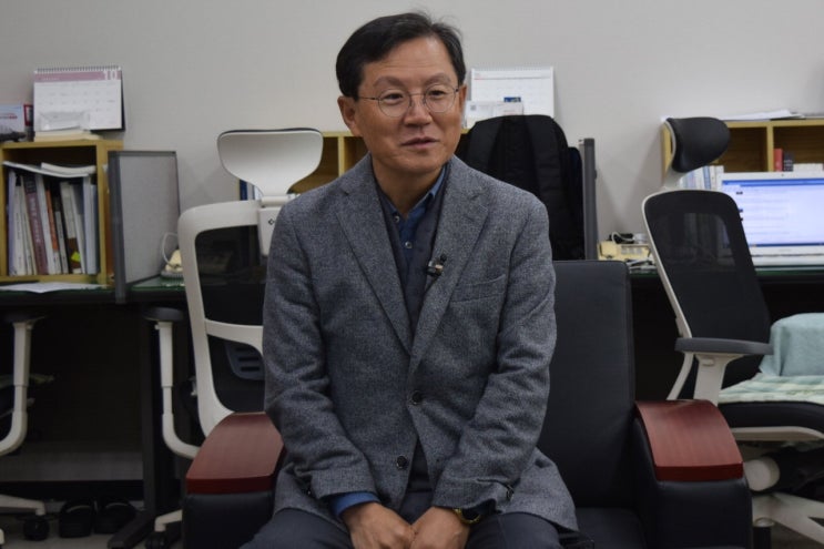 [중부매일] <b>윤갑근 변호사</b> "한국당, 청주서 부정적 인물... 