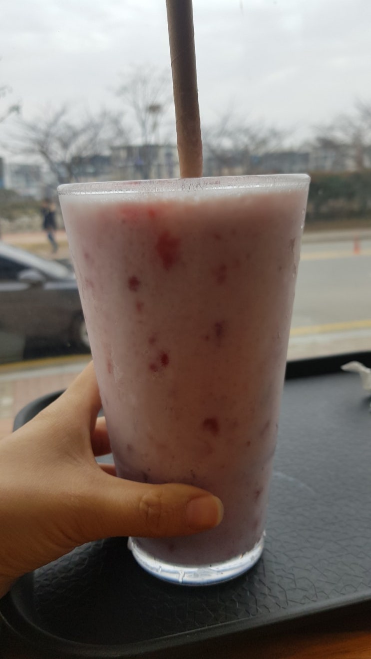 [서산] 호수공원 스타벅스 봄 딸기 신메뉴