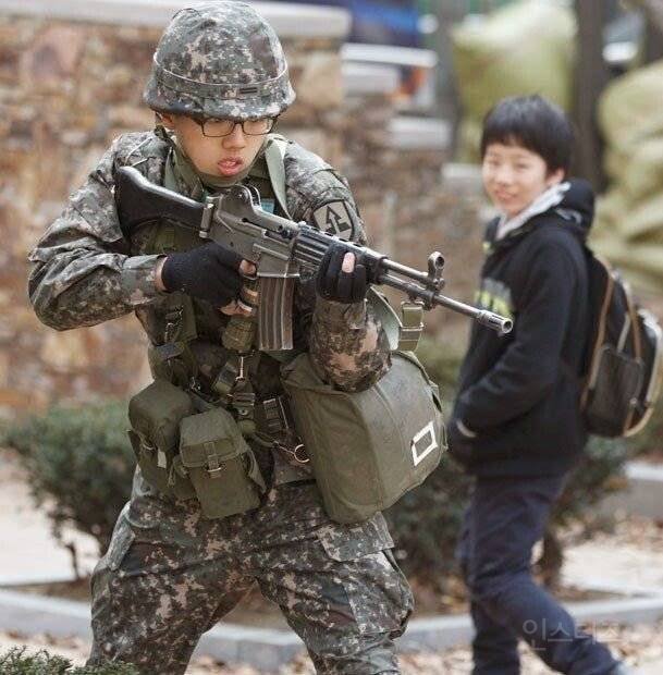  군인을 보며 비웃었던 초딩 10년 후 근황