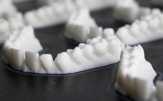 3D프린팅을 통한 치과 산업 및 치아 임플란트 시장