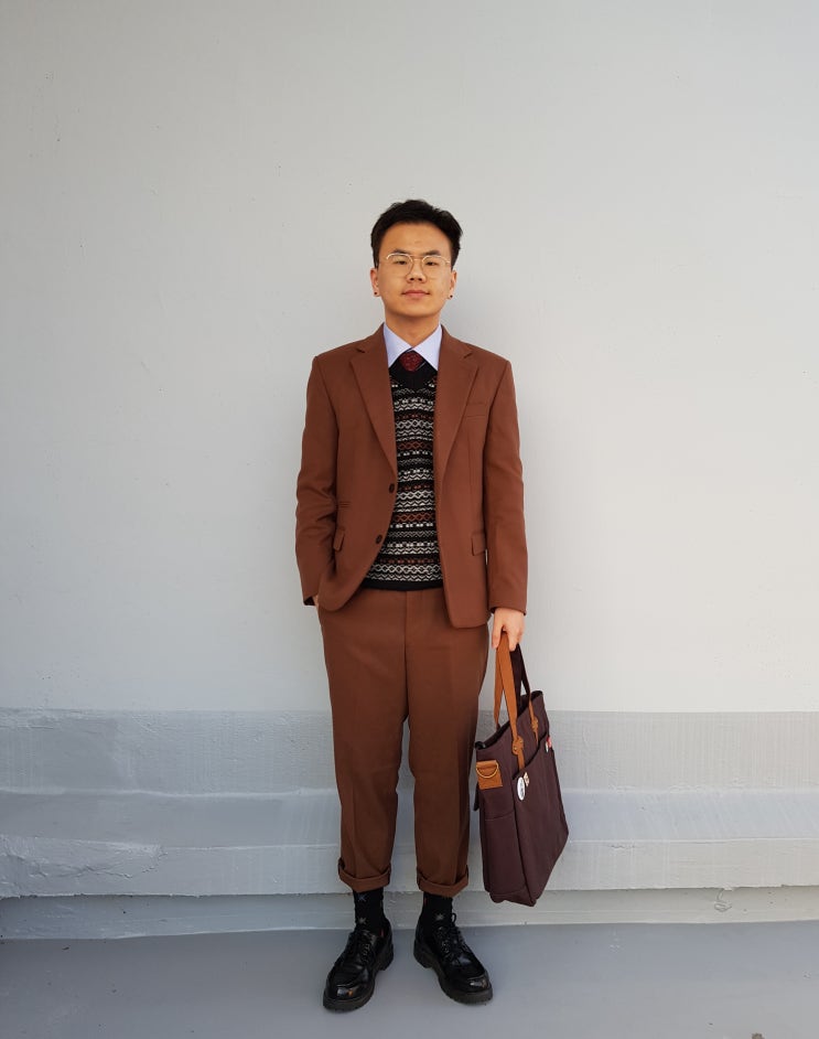  조커윤 데일리룩155 브라운수트셋업 페어아일니트 클래식룩 에이지그레이 토드백
