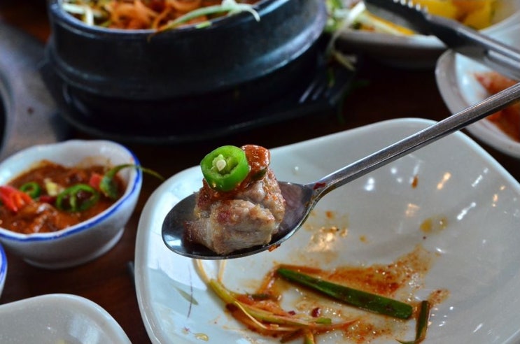  감탄하는 서귀포 중문 흑돼지 맛집