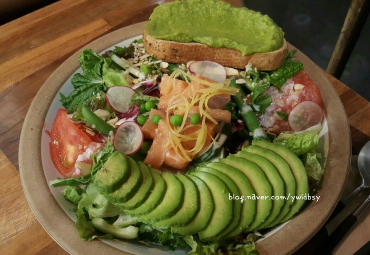  한남동 맛집 슈퍼푸드로 건강하고 맛있는 다이어트가 가능한 '라페름' 리뷰 (쿠스쿠스 치킨 스테이크, 아보카도 그린 샐러드)