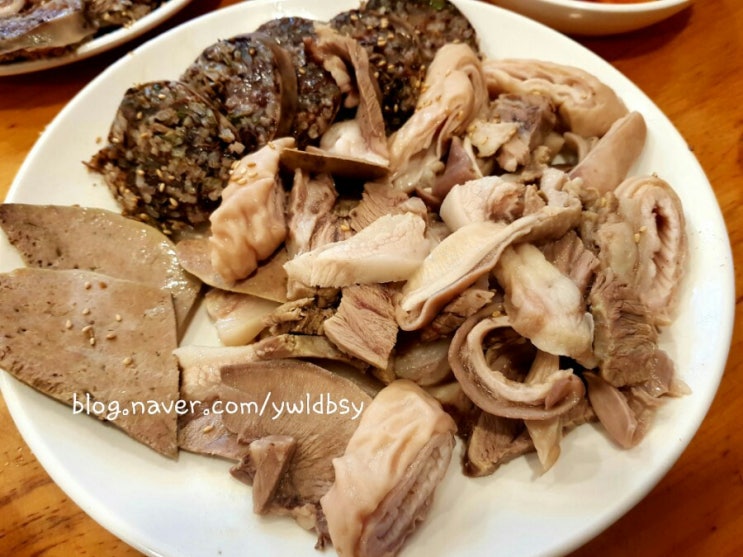  영등포 전통시장 순대골목 터줏대감 '호박집' Since 1966 (모듬고기 대, 찹쌀 순대 정식 리뷰)