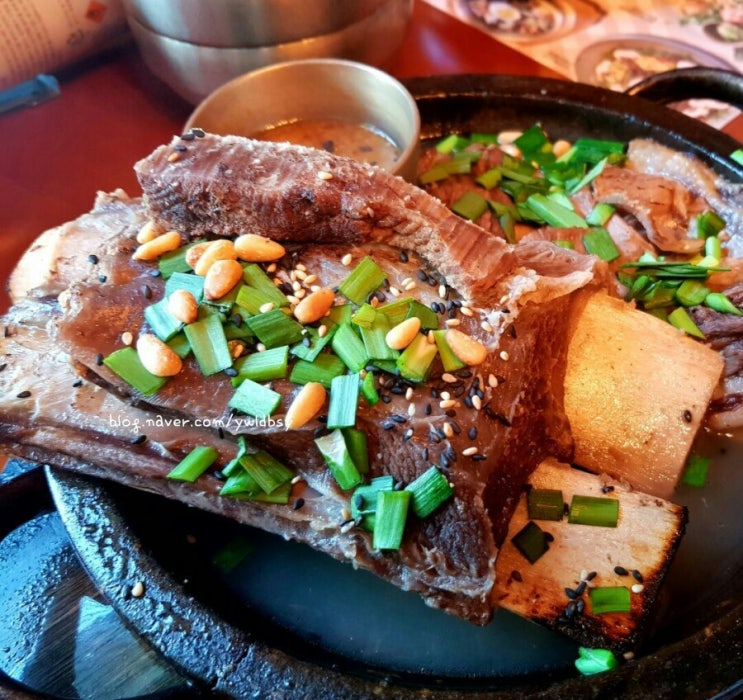  대전 둔산동 생생정보통 퓨전 한식 맛집 '반갱' 리뷰 (왕갈비 양지 수육, 바삭 항정 구이, 불향 치즈 철판쭈꾸미, 오미자 냉차, 인절미&흑임자 아이스크림 솔직한 맛 평가)