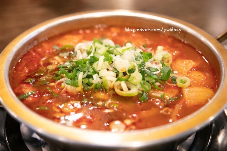 잠실 석촌호수 맛집 '신순남 부뚜막 매운 갈비찜' 전 메뉴 정복하고 왔어요!! (매운 소갈비찜, 돼지 갈비 김치찜, 양푼밥, 계란찜 마무리로 볶음밥까지 ღ'ᴗ'ღ)