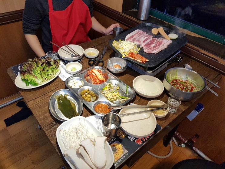  상봉동 전철역 근처 저렴한 삼겹살 가성비 맛집 - 까망통돼지