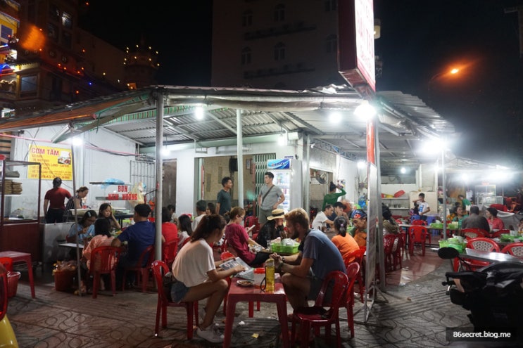 푸꾸옥 야시장 현지인 맛집 :: 비싼 해산물 패쓰~ 현지식당에서 맛난 저녁  Quan Com Bay Teo